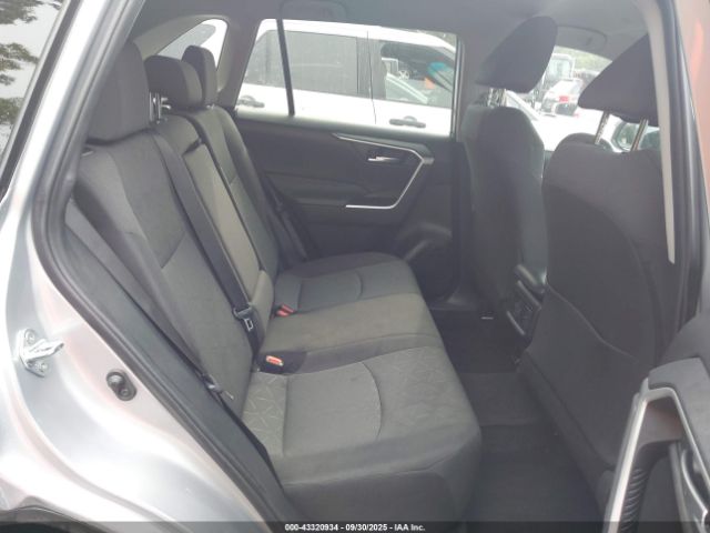 Toyota RAV4 Xle Image 16