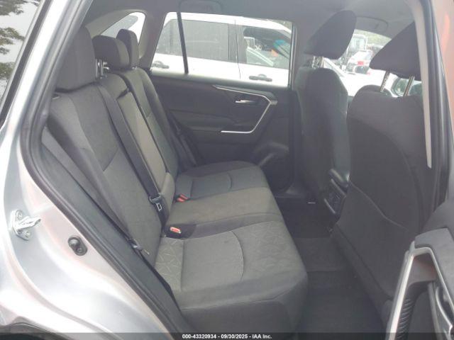 Toyota RAV4 Xle Image 16