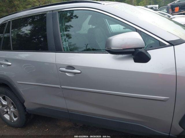 Toyota RAV4 Xle Image 8