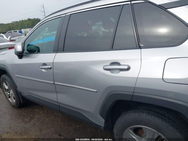 Toyota RAV4 Xle Image 9