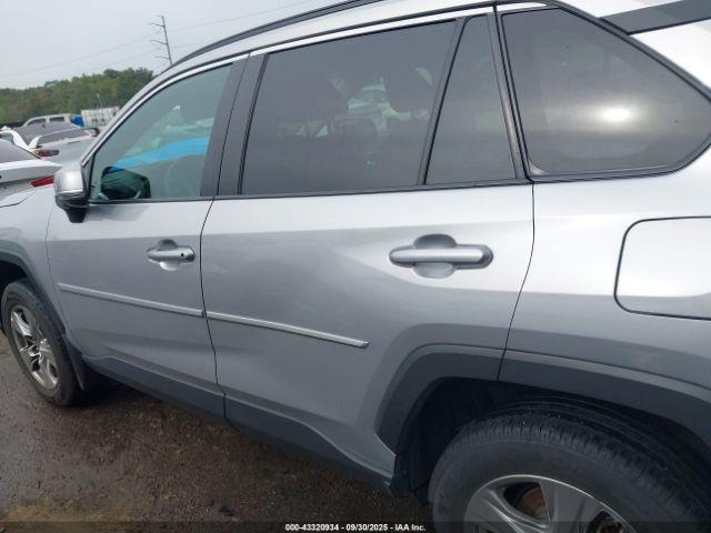 Toyota RAV4 Xle Image 9