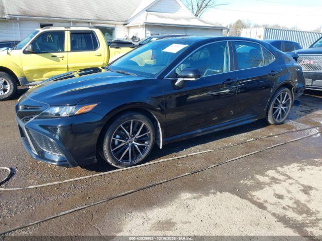 Toyota Camry Se Image 6