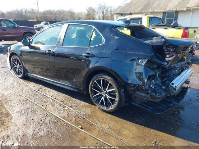 Toyota Camry Se Image 3