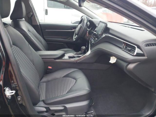 Toyota Camry Se Image 4