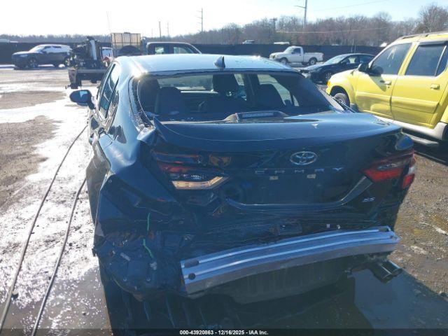 Toyota Camry Se Image 11