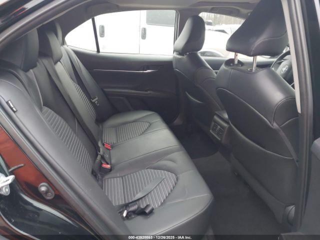 Toyota Camry Se Image 5