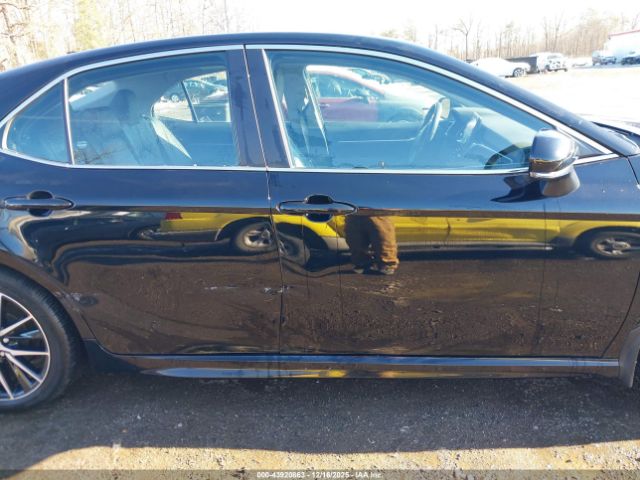 Toyota Camry Se Image 14