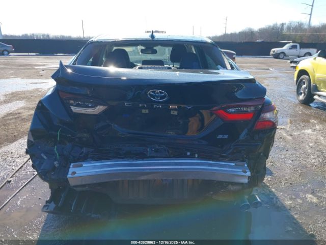 Toyota Camry Se Image 16