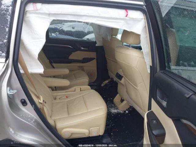 Toyota Highlander Limited Platinum V6 Image 10