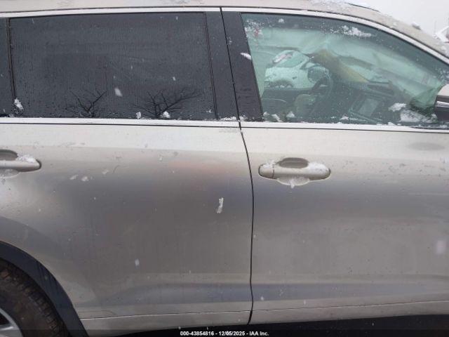 Toyota Highlander Limited Platinum V6 Image 12