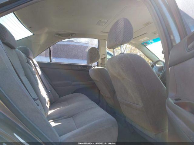 Toyota Camry Le V6 Image 11