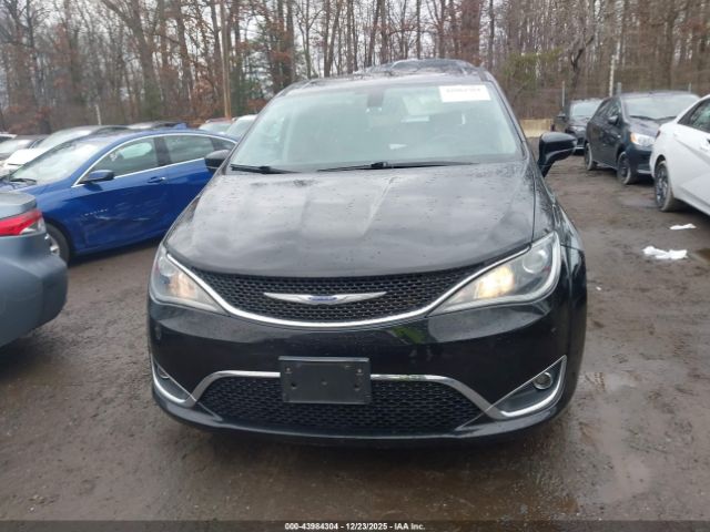 Chrysler Pacifica Touring Image 14