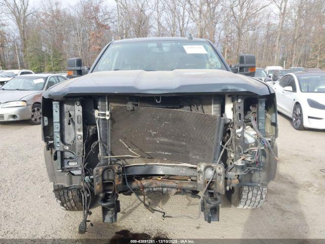 Chevrolet Silverado 2500 Wt Image 16