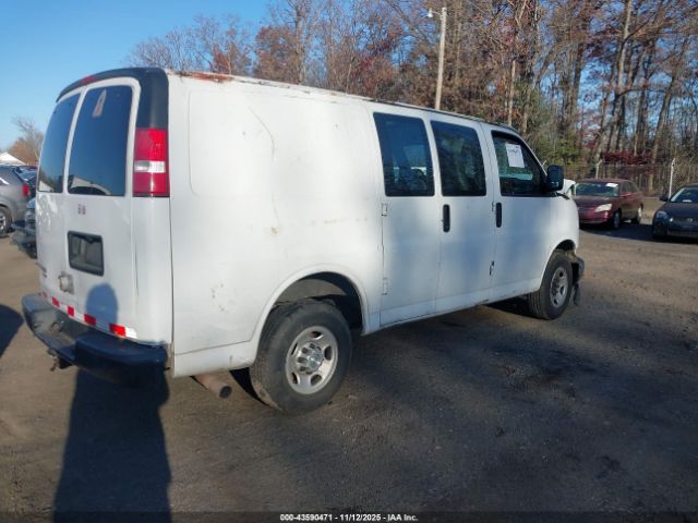 Chevrolet Express Work Van Image 4