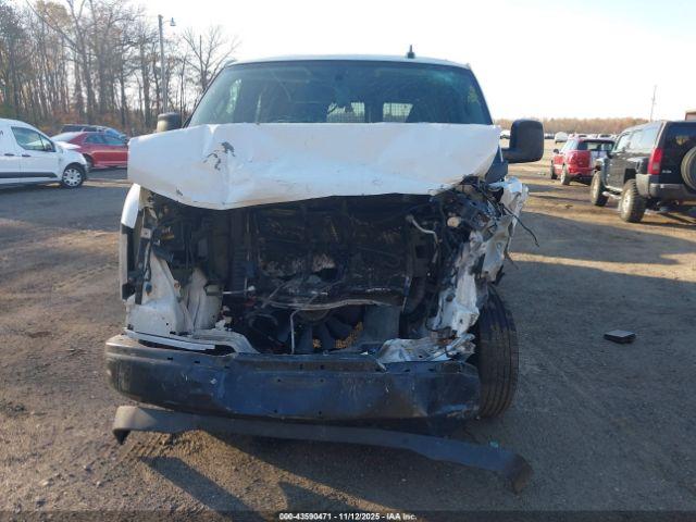 Chevrolet Express Work Van Image 17