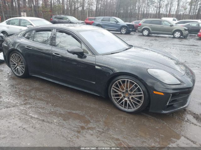 Porsche Panamera 4 Image 1