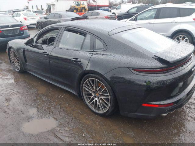 Porsche Panamera 4 Image 3
