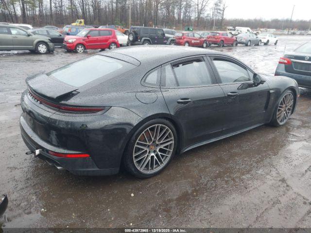 Porsche Panamera 4 Image 5