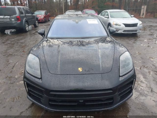 Porsche Panamera 4 Image 8