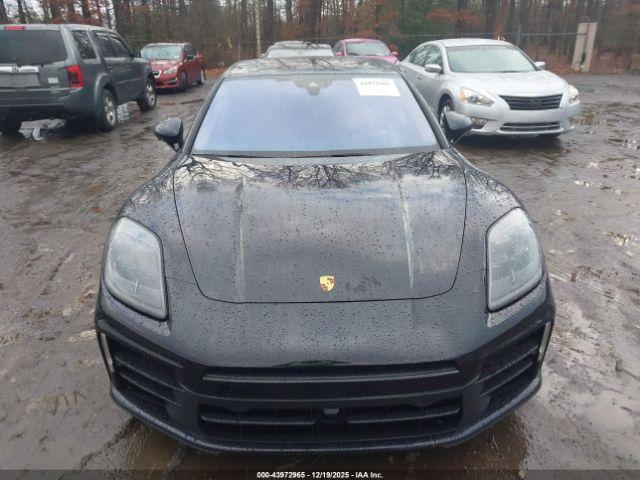 Porsche Panamera 4 Image 8