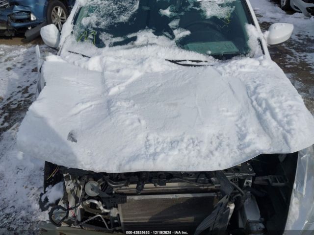 Nissan Versa 1.6 S+ Image 14