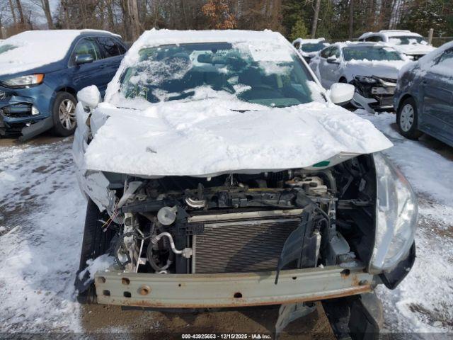 Nissan Versa 1.6 S+ Image 4