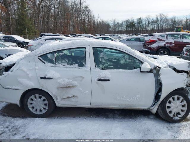 Nissan Versa 1.6 S+ Image 9