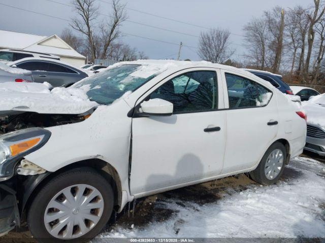 Nissan Versa 1.6 S+ Image 8