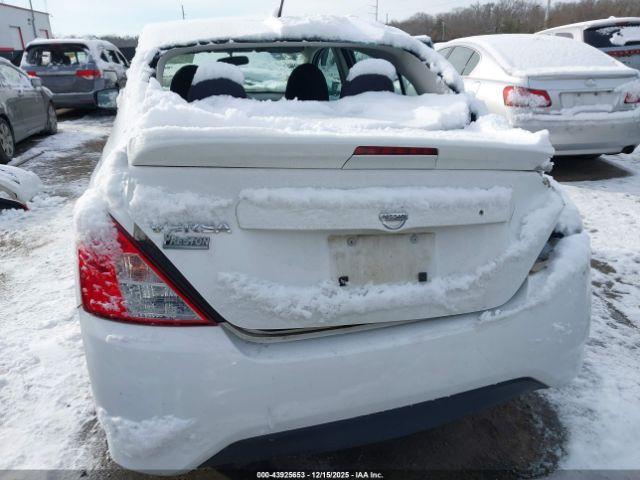 Nissan Versa 1.6 S+ Image 2