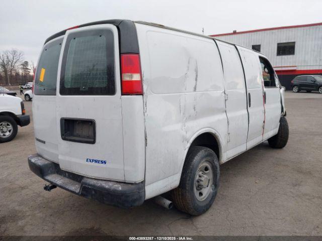 Chevrolet Express Work Van Image 16
