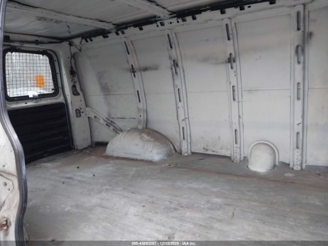 Chevrolet Express Work Van Image 5