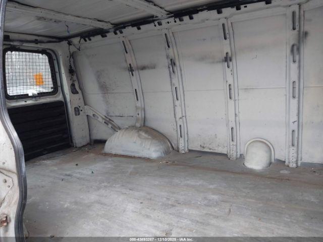 Chevrolet Express Work Van Image 5