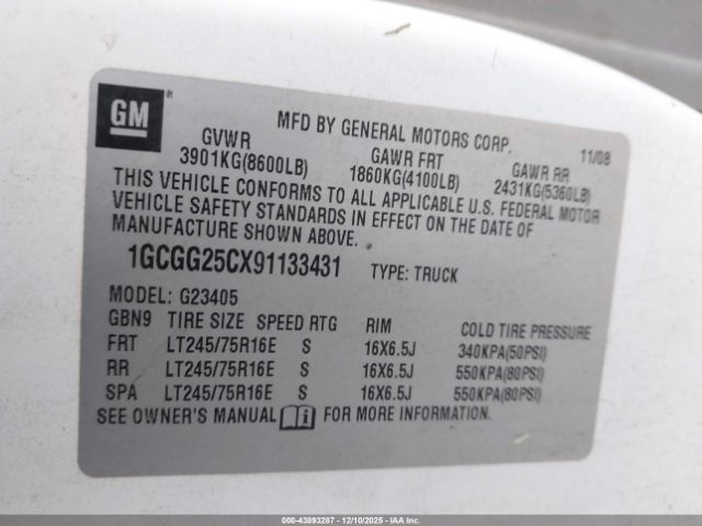 Chevrolet Express Work Van Image 9