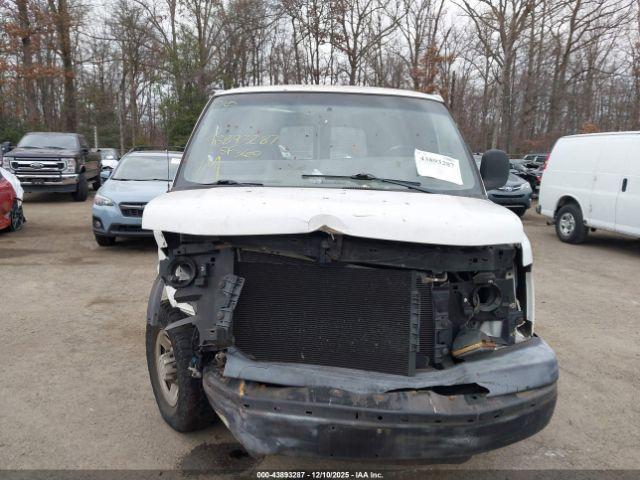 Chevrolet Express Work Van Image 8