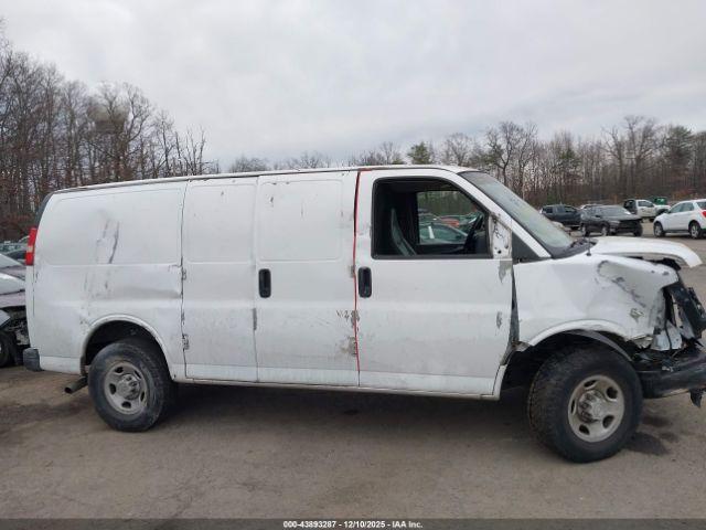 Chevrolet Express Work Van Image 11