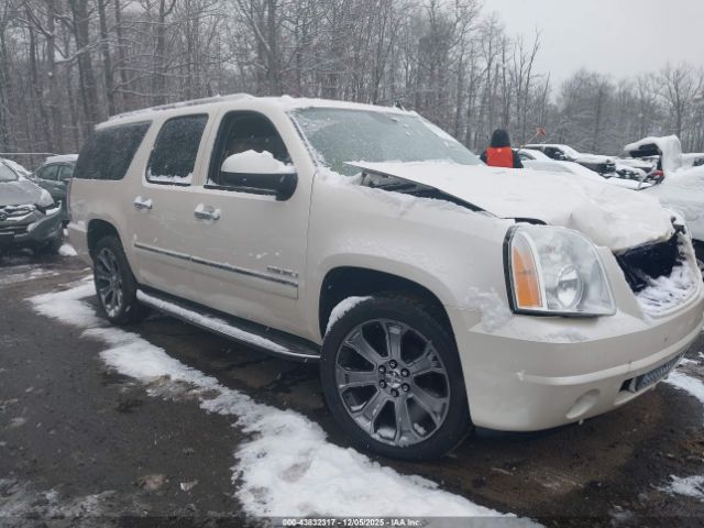 GMC Yukon Denali Image 1