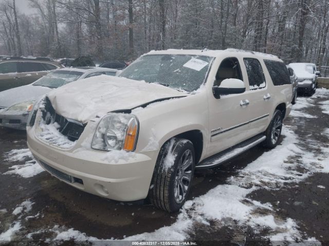 GMC Yukon Denali Image 5