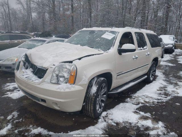 GMC Yukon Denali Image 5