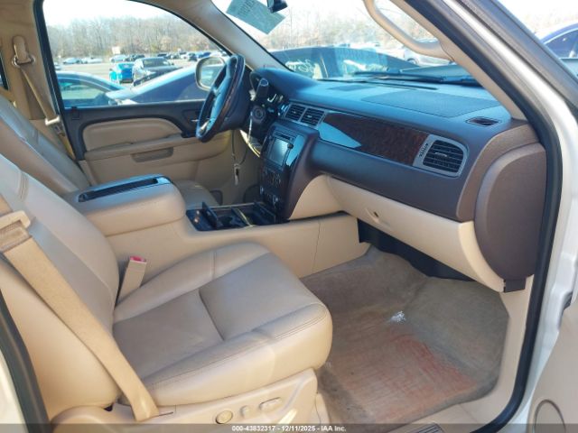 GMC Yukon Denali Image 6