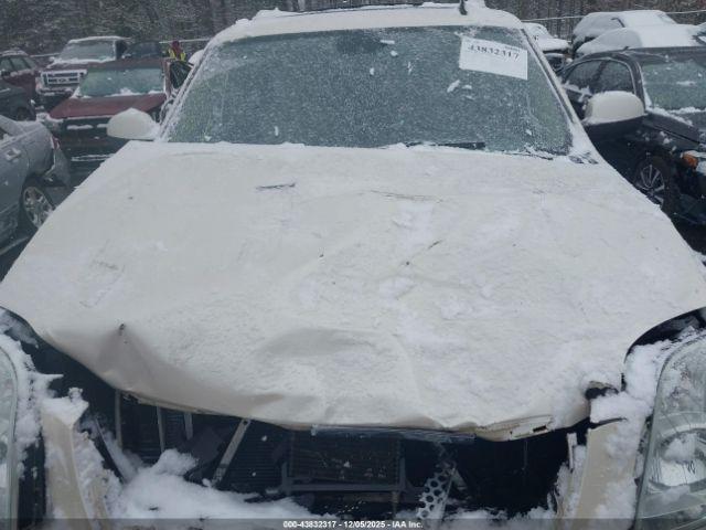 GMC Yukon Denali Image 10