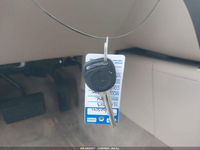 GMC Yukon Denali Image 11