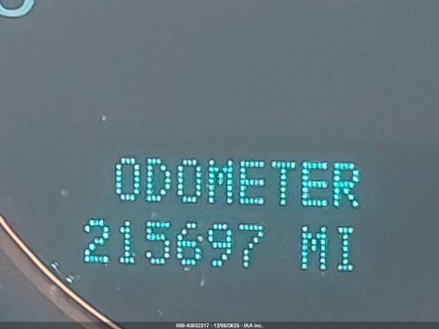 GMC Yukon Denali Image 16