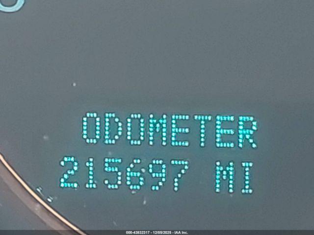 GMC Yukon Denali Image 16