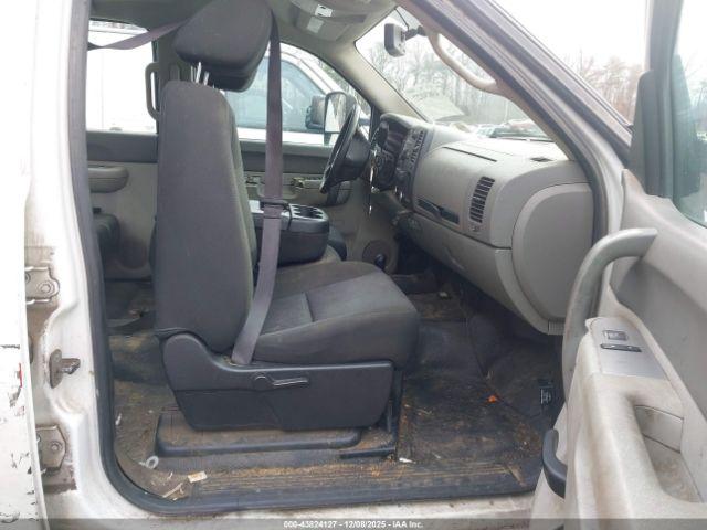 Chevrolet Silverado 2500 Work Truck Image 6