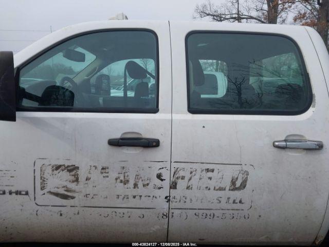 Chevrolet Silverado 2500 Work Truck Image 16