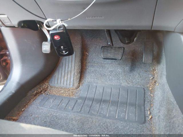 Toyota Prius Iii Image 9