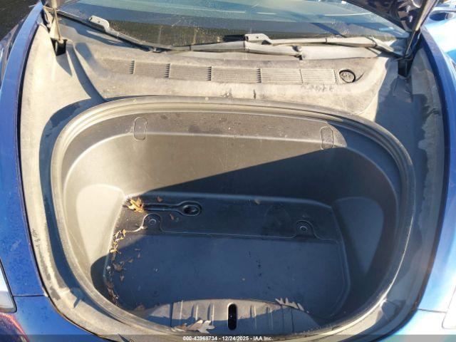 Tesla Model 3 Image 4