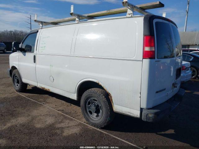 Chevrolet Express Work Van Image 8