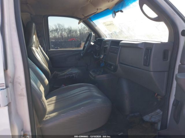 Chevrolet Express Work Van Image 10