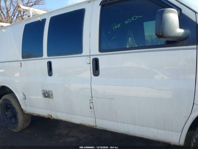 Chevrolet Express Work Van Image 9